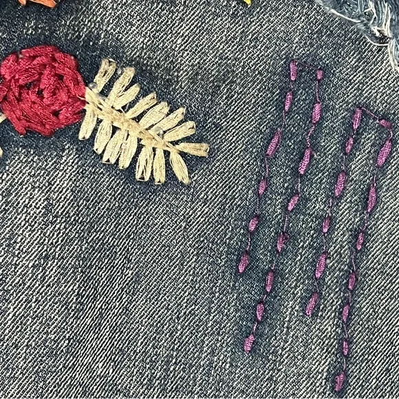 BLUE VELVET patchwork embroidery relaxed fit fray hem washed out jeans sz MEDIUM - Picture 12 of 14